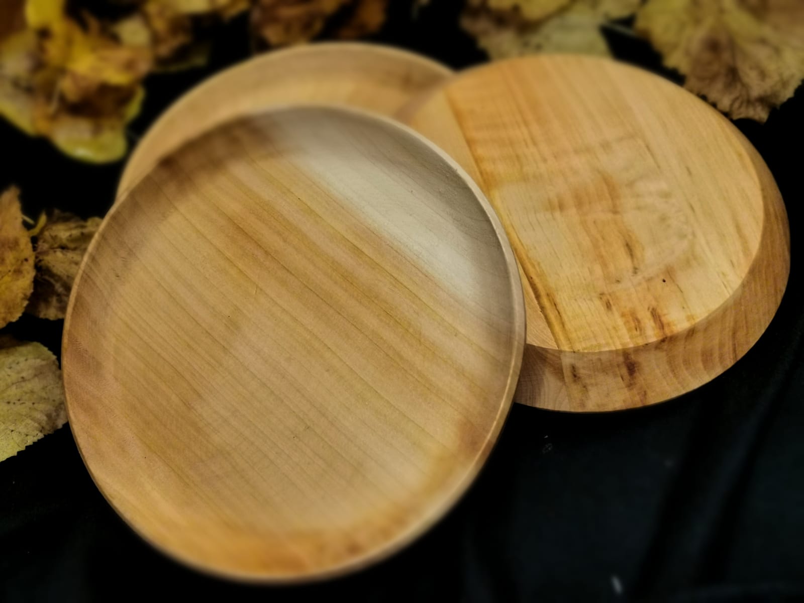 Katashut Rustic Alder Wood Dining Plate - Medieval Style Plate Set Alder Wood - Dining Set - Dining Room Décor - Easy Cleaning & Lightweight for Dishes Snack, Dessert - Set of 6 with Stand 10"